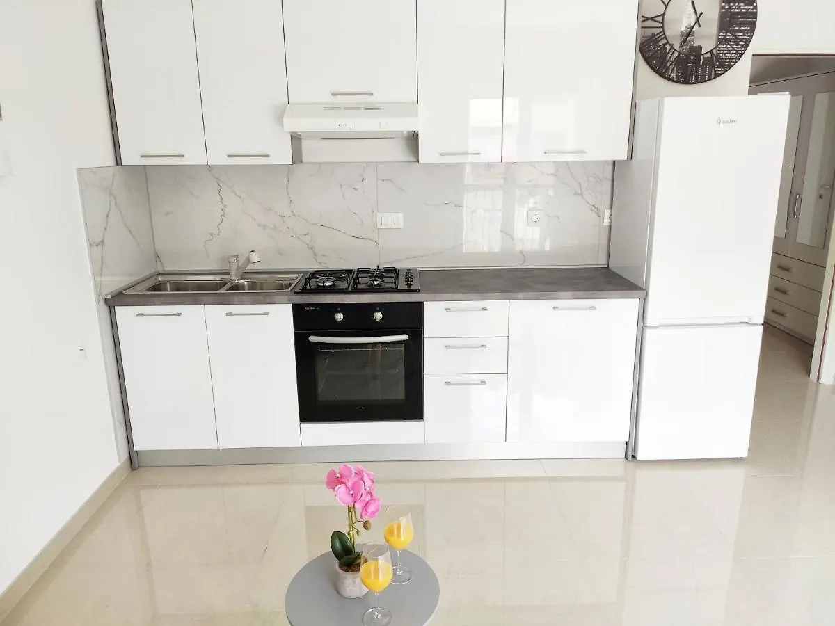 White Studio Apartman Pula Croatia